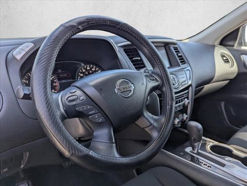 Used 2018 Nissan Pathfinder S image 11
