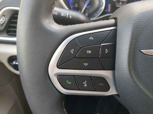 Used 2022 Chrysler Voyager LX image 21
