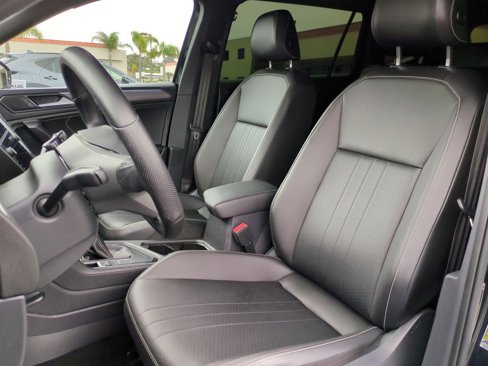 Used 2023 Volkswagen Tiguan SE R-Line image 12