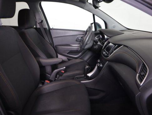 Used 2020 Chevrolet Trax LS w/ Tint and Cruise Package image 10
