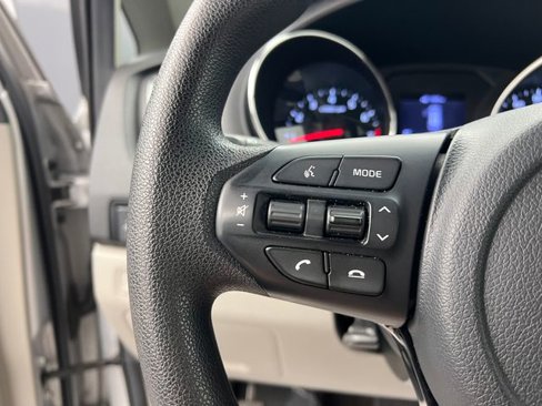 Used 2020 Kia Sedona LX image 38