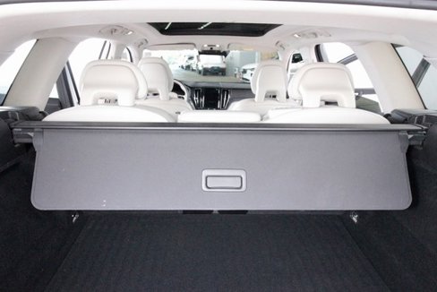 Used 2018 Volvo XC60 T5 Momentum w/ Vision Package image 31