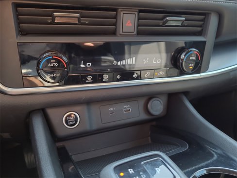 Used 2023 Nissan Rogue SV image 23