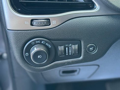 Used 2022 Jeep Cherokee Limited image 13