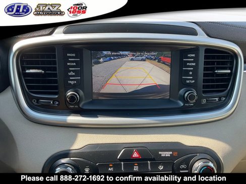 Used 2019 Kia Sorento LX image 18