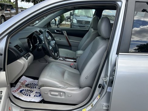 Used 2011 Toyota Highlander Limited image 16