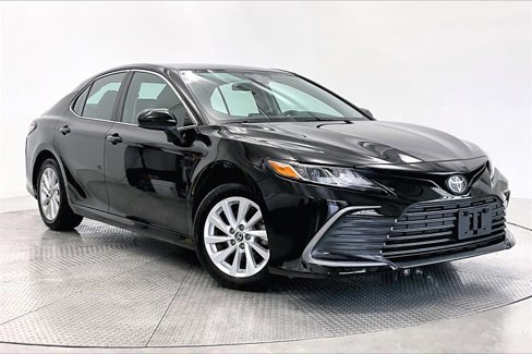 Used 2022 Toyota Camry LE image 11