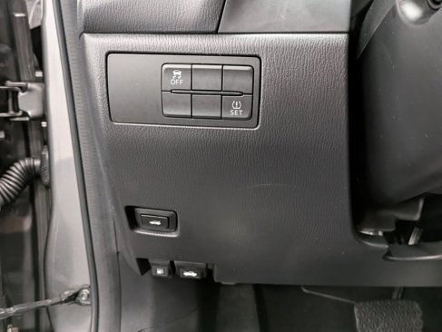 Used 2018 MAZDA MAZDA3 Touring image 21