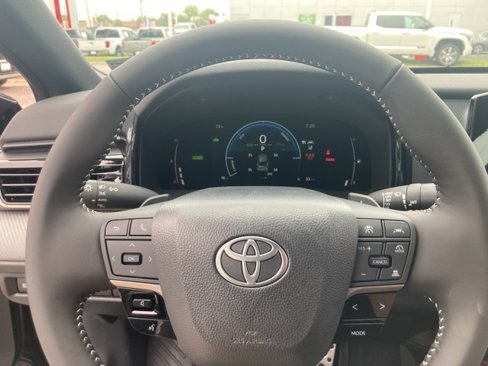 New 2025 Toyota Camry SE image 14
