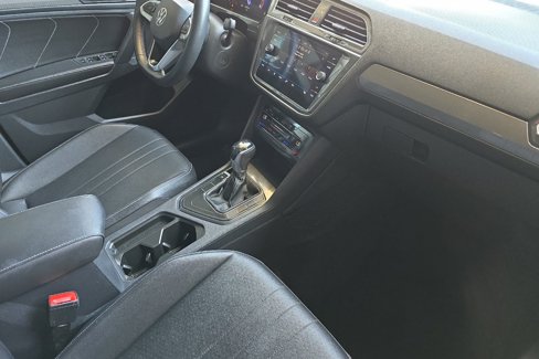 Used 2022 Volkswagen Tiguan SE image 17