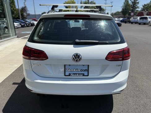Used 2017 Volkswagen Golf SportWagen image 5