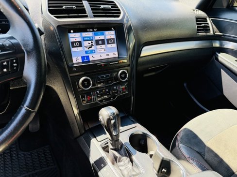 Used 2019 Ford Explorer XLT w/ Equipment Group 202A image 14