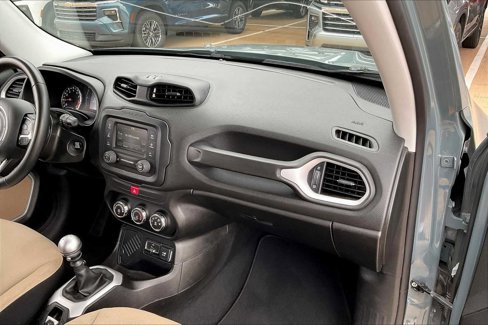 Used 2017 Jeep Renegade Latitude image 17