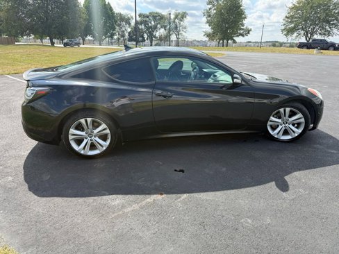 Used 2012 Hyundai Genesis 3.8 image 4