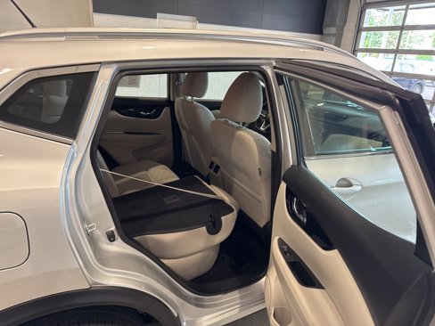 Used 2018 Nissan Rogue Sport SV image 15