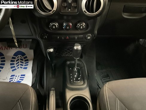 Used 2018 Jeep Wrangler Unlimited Sahara image 9