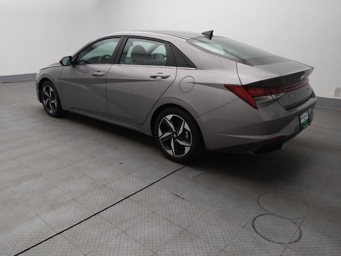 Used 2023 Hyundai Elantra Limited image 3