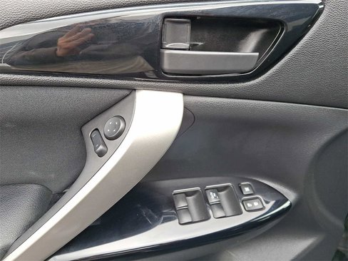 Used 2022 Mitsubishi Eclipse Cross LE image 12