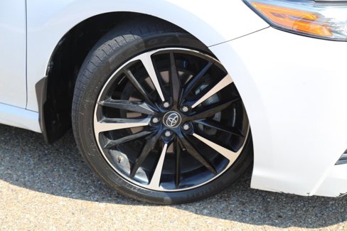 Used 2018 Toyota Camry XSE image 11