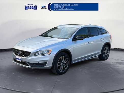 Used 2017 Volvo V60 T5 Cross Country w/ Convenience Package image 1