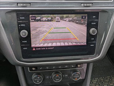 Used 2019 Volkswagen Tiguan SE w/ Panoramic Sunroof Package image 12