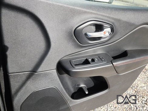Used 2021 Jeep Cherokee Trailhawk image 23