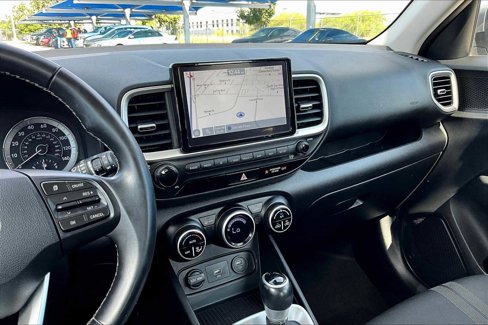Used 2021 Hyundai Venue SEL w/ Premium Package image 6