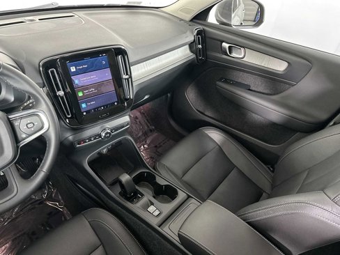 Used 2025 Volvo XC40 B5 Core w/ Protection Package Premier image 22