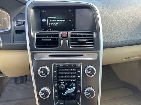 Used 2015 Volvo XC60 T6 w/ Protection Package image 38