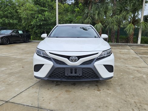 Used 2018 Toyota Camry SE image 2