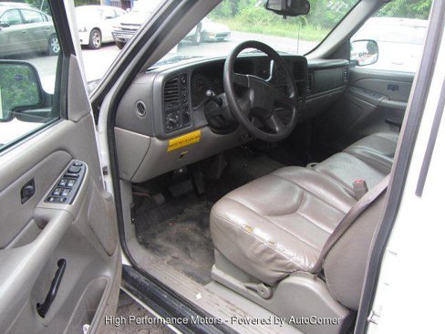 Used 2005 Chevrolet Suburban 2500 w/ Skid Plate Package, Off-Road image 7