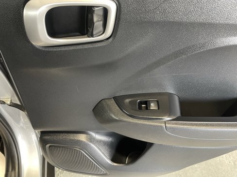 Used 2020 Hyundai Venue SE image 19