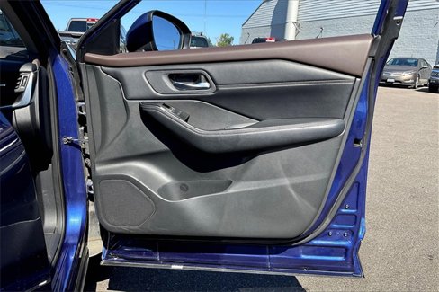 Used 2023 Nissan Rogue SV image 24