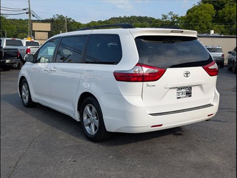 Used 2016 Toyota Sienna LE image 3