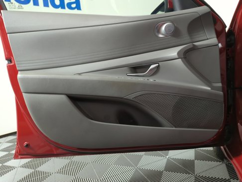Used 2023 Hyundai Elantra SEL image 8
