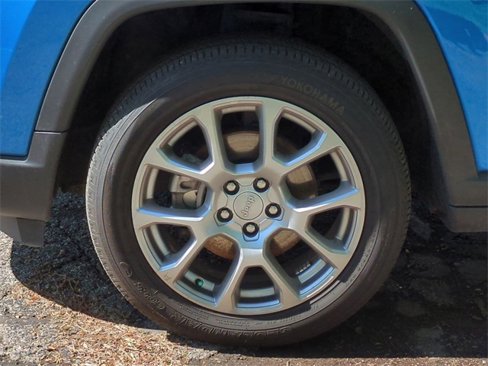 Used 2022 Jeep Compass Latitude image 10