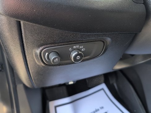 Used 2018 Chevrolet Equinox LT image 19