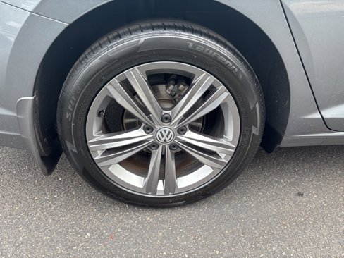 Certified 2021 Volkswagen Jetta R-Line image 2