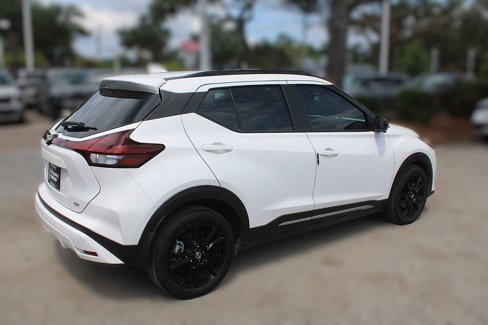 Used 2022 Nissan Kicks SR w/ Premium Package image 6