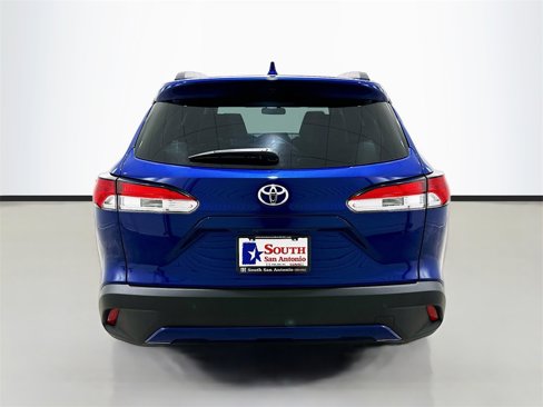 Used 2022 Toyota Corolla Cross LE image 6