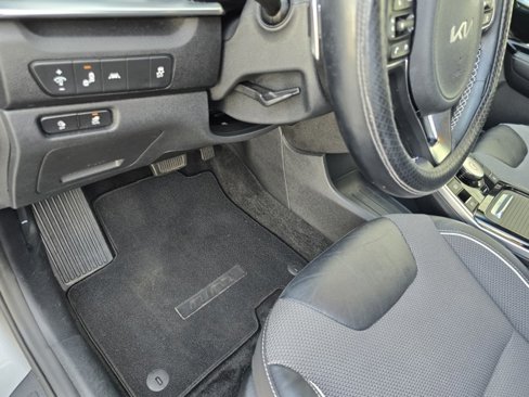 Used 2022 Kia Niro EX image 44