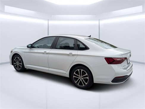 Used 2024 Volkswagen Jetta Sport image 5