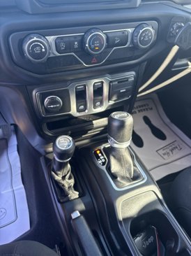 Used 2019 Jeep Wrangler Sport image 15