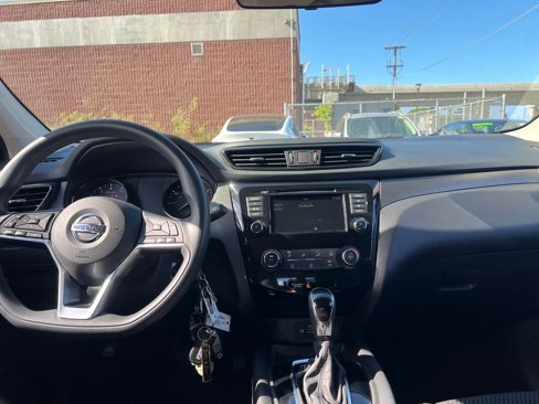 Used 2019 Nissan Rogue Sport S image 14