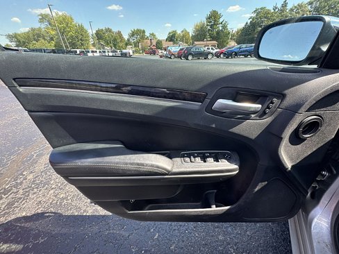 Used 2019 Chrysler 300 Limited image 20