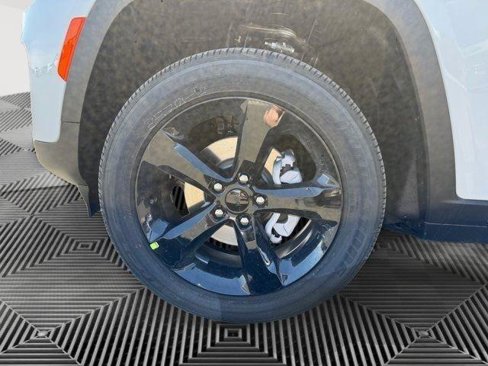 New 2025 Jeep Grand Cherokee Altitude w/ Trailer Tow Package image 14