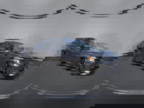 Used 2018 Toyota Camry XLE image 2