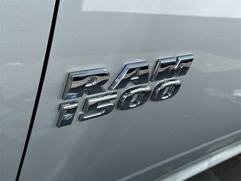 Used 2017 RAM 1500 Classic SLT image 4
