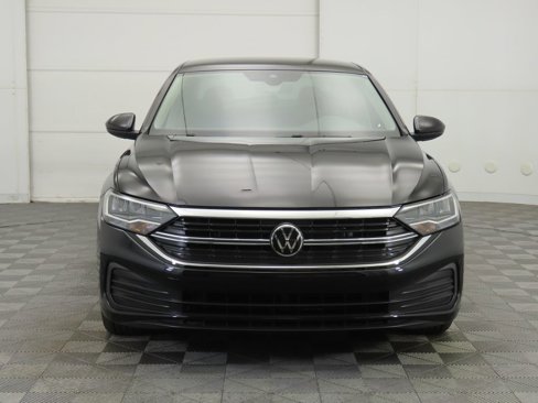 Certified 2024 Volkswagen Jetta SE image 3