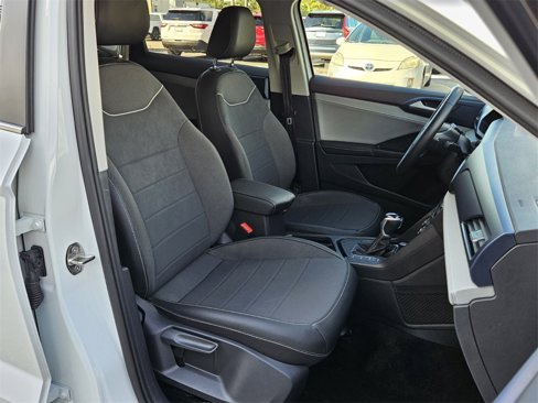 Certified 2024 Volkswagen Taos SE image 20